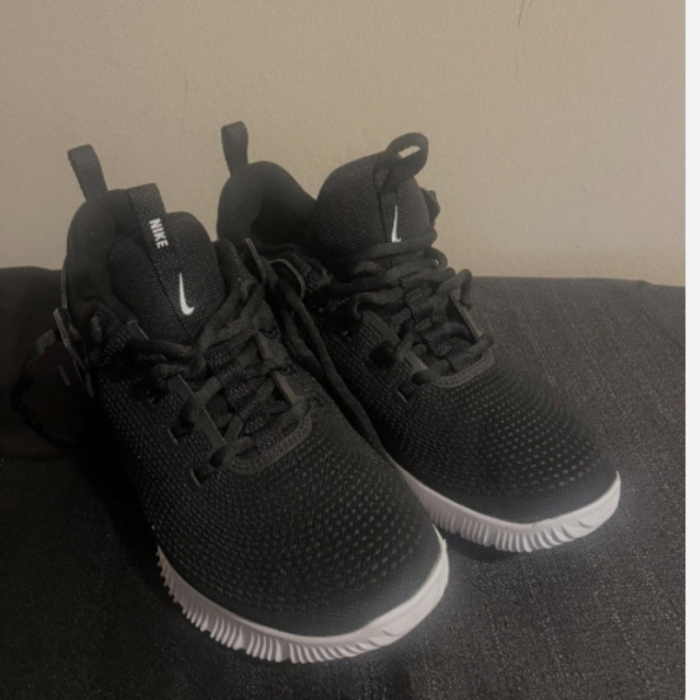 Nike Women's Black Knit Sneakers with White Outsole
